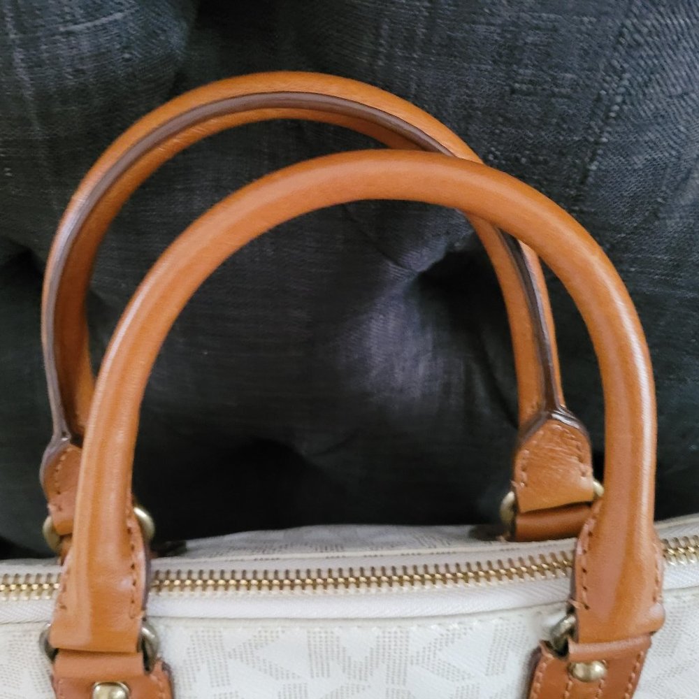 Michael Kors.  Handbag/Tote. Cream/Gold. Small. - Picture 3 of 11
